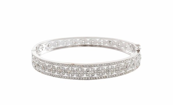 Bracelet VVS : les atouts de ce bijou de luxe pour orner votre poignet