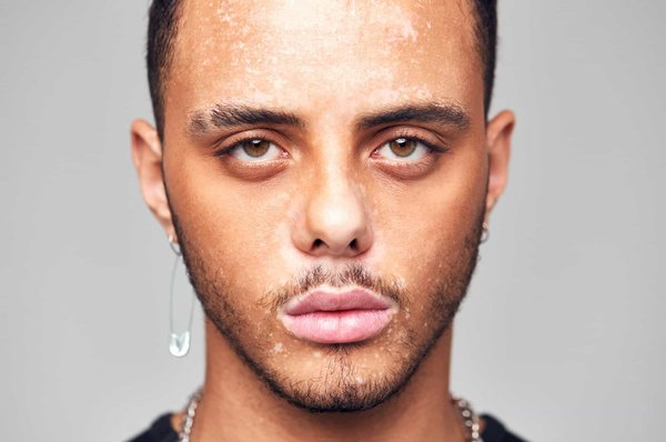 Guide complet pour dénicher la parfaite boucle d'oreille pour homme