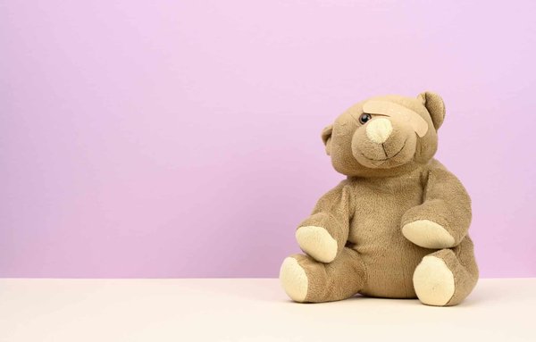 Offrez-vous un moment de tendresse avec une adorable peluche phoque aux yeux brillants et au pelage moelleux.