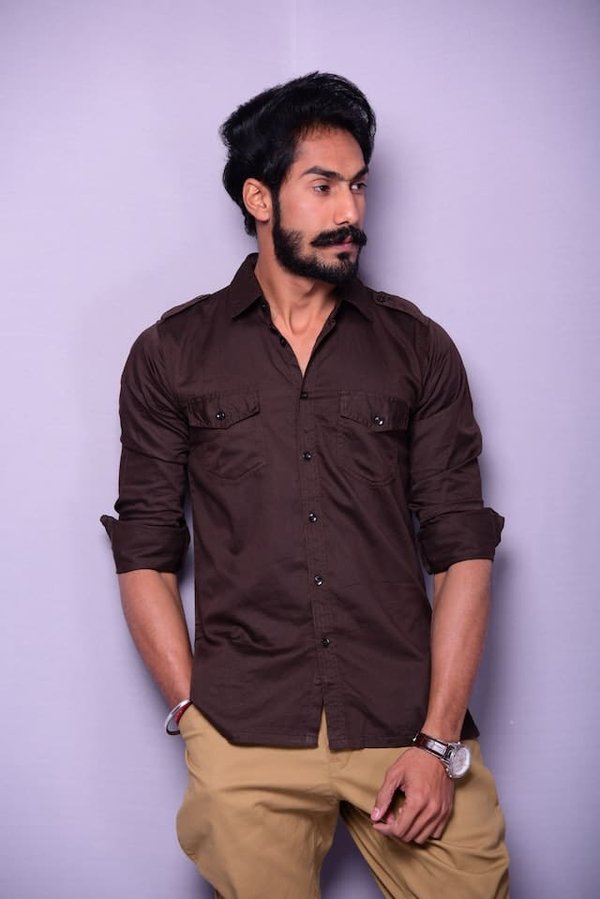 Chemise mode homme 2023 : Styles tendance printemps & astuces pour un look parfait